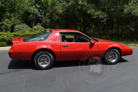 Veterán Pontiac Firebird 1986