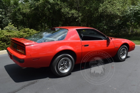 Veterán Pontiac Firebird 1986