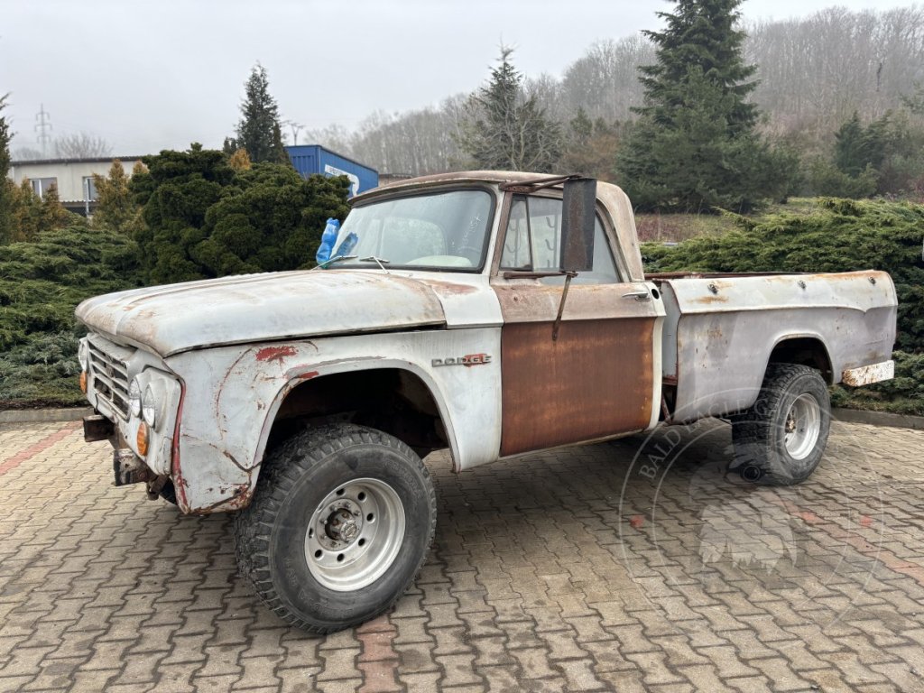 Dodge D200